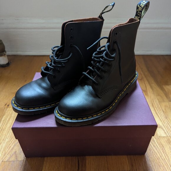Dr. Martens Docs made in UK England 1460 black leather combat boots - Picture 6 of 6